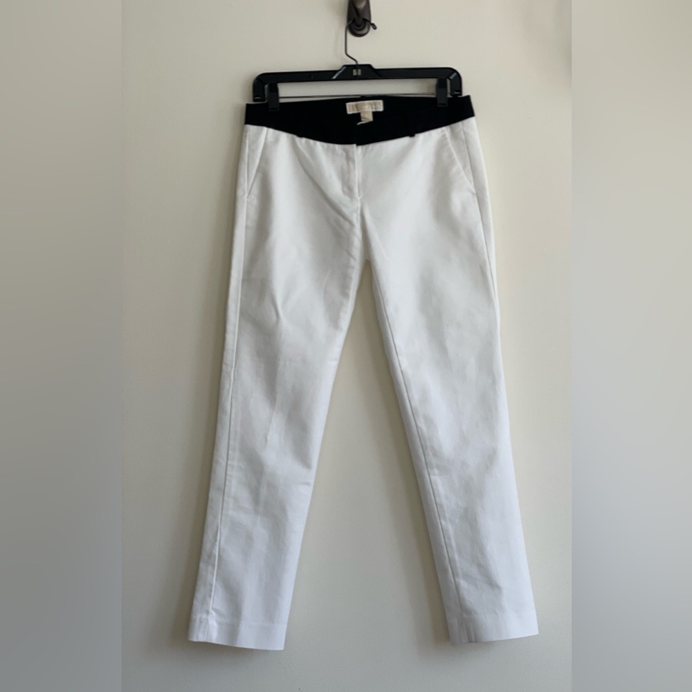 Michael Kors- White Capris with Black Waist Band- Size 2 🌻